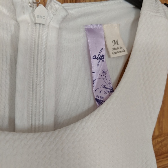 Alya white dress with see-through lace midriff - Picture 3 of 4